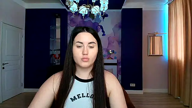 Roxie Bradley online show from February 10, 2025, 9:58 am