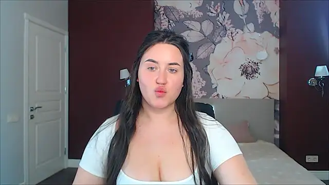 Roxie Bradley online show from February 27, 2025, 12:01 pm