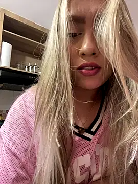 Snapshot of Im_sophiie chatting on October 2, 2025, 5:55 am Im sophiie online show from October 2, 2025, 5:55 am