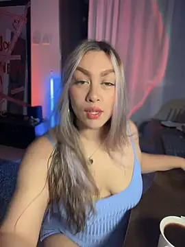 Snapshot of Im_sophiie chatting on October 16, 2025, 6:43 am Im sophiie online show from October 16, 2025, 6:43 am