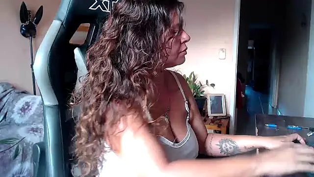 Snapshot of OliviaRojas chatting on December 3, 2024, 8:55 am OliviaRojas online show from December 3, 2024, 8:55 am