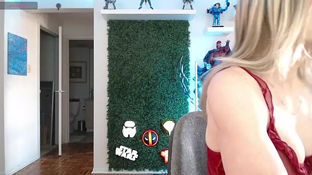 Snapshot of Vixen_Lockheart chatting on October 9, 2025, 5:02 pm Vixen Lockheart online show from October 9, 2025, 5:02 pm