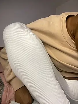 Snapshot of _yisela_ chatting on February 4, 2026, 2:06 am yisela online show from February 4, 2026, 2:06 am