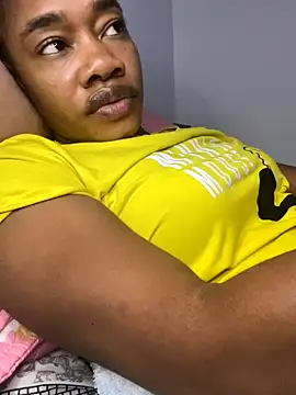 Snapshot of _yisela_ chatting on September 28, 2025, 10:39 pm  yisela  online show from September 28, 2025, 10:39 pm