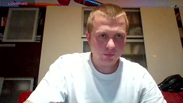 Matttthees online show from December 4, 2025, 8:41 pm