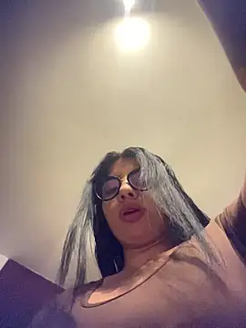 Snapshot of Miaparkerss_ chatting on October 27, 2025, 11:27 pm Miaparkerss online show from October 27, 2025, 11:27 pm