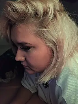 Snapshot of Laura_takint chatting on October 26, 2025, 4:35 am Laura takint online show from October 26, 2025, 4:35 am