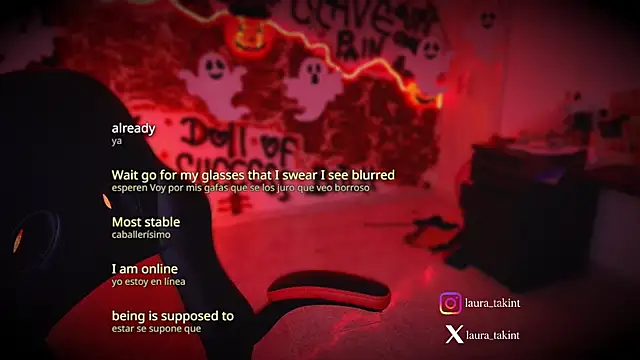 Snapshot of Laura_takint chatting on October 3, 2025, 9:05 pm Laura takint online show from October 3, 2025, 9:05 pm