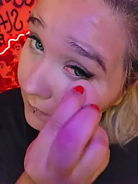 Snapshot of Laura_takint chatting on October 10, 2025, 9:26 pm Laura takint online show from October 10, 2025, 9:26 pm