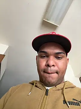 Snapshot of marhi32 chatting on October 6, 2025, 8:20 pm marhi32 online show from October 6, 2025, 8:20 pm