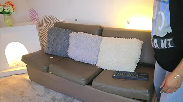 Valeriestyle online show from March 30, 2026, 3:52 am