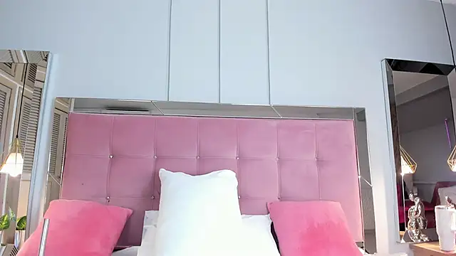 Snapshot of Ahincale chatting on December 18, 2025, 8:23 pm Ahincale online show from December 18, 2025, 8:23 pm