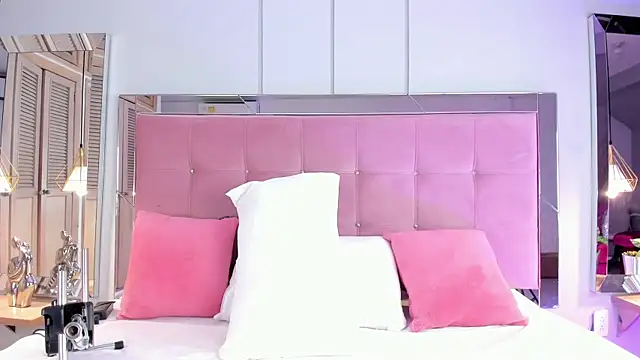 Snapshot of Ahincale chatting on February 4, 2026, 8:04 pm Ahincale online show from February 4, 2026, 8:04 pm