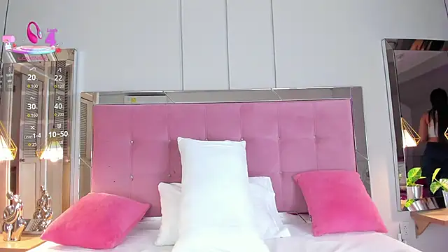 Snapshot of Ahincale chatting on October 9, 2025, 7:03 pm Ahincale online show from October 9, 2025, 7:03 pm