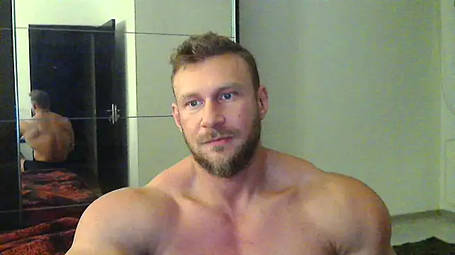 muscularkevin online show from December 3, 2024, 2:44 pm