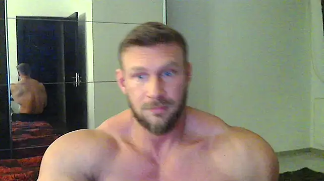 muscularkevin online show from December 5, 2024, 2:28 pm