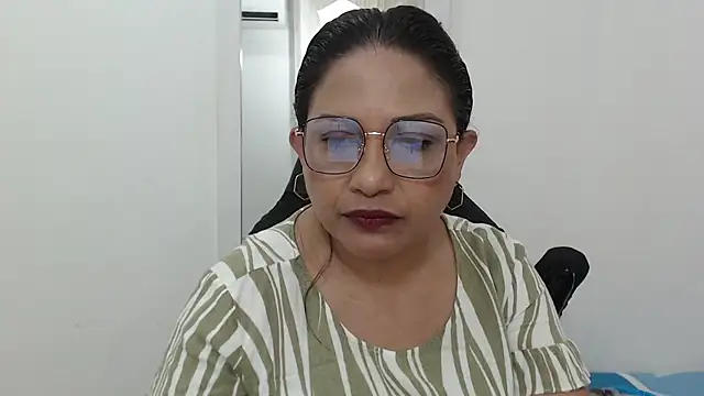 Snapshot of Katha_Marck chatting on September 24, 2025, 1:28 pm Katha Marck online show from September 24, 2025, 1:28 pm