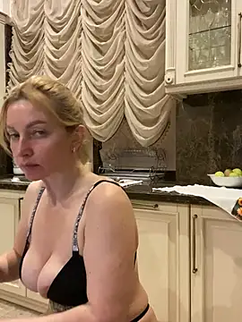 Amazoniiaa online show from March 3, 2025, 6:46 pm
