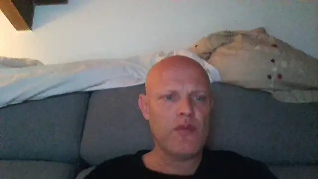 davigochi77bcn online show from December 19, 2025, 8:33 pm