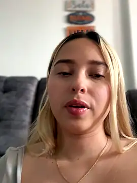 Irisweet  online show from October 3, 2025, 3:57 pm