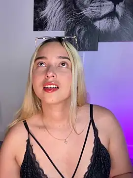 Irisweet  online show from September 30, 2025, 9:43 pm