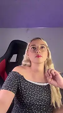 Irisweet  online show from November 11, 2025, 10:47 pm