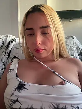 Irisweet  online show from February 17, 2025, 10:27 pm