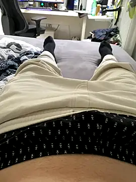 Snapshot of Luishorny19 chatting on September 18, 2025, 12:52 pm Luishorny19 online show from September 18, 2025, 12:52 pm