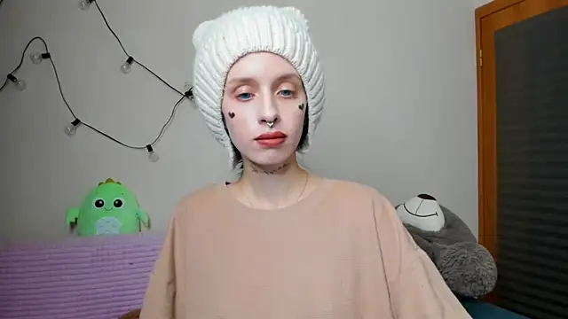 FlowerOfSin2001 online show from October 3, 2025, 4:19 pm