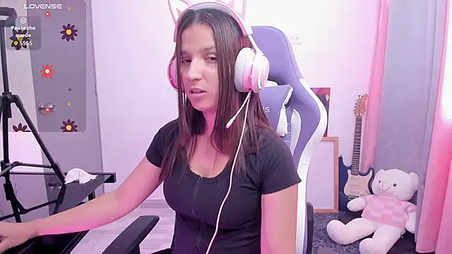 Snapshot of Cositarica_ chatting on February 9, 2026, 9:35 pm Cositarica online show from February 9, 2026, 9:35 pm