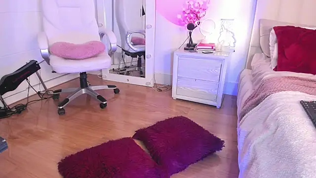 Daniela Miller  online show from March 1, 2025, 4:58 am