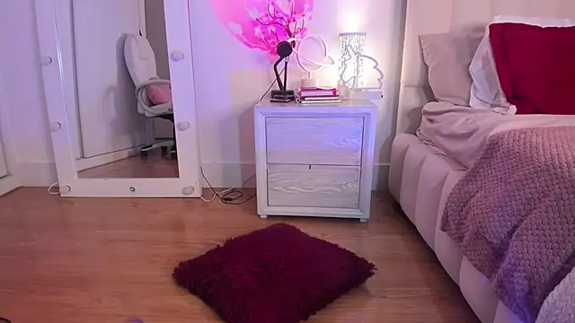 Daniela Miller  online show from March 3, 2025, 1:07 am