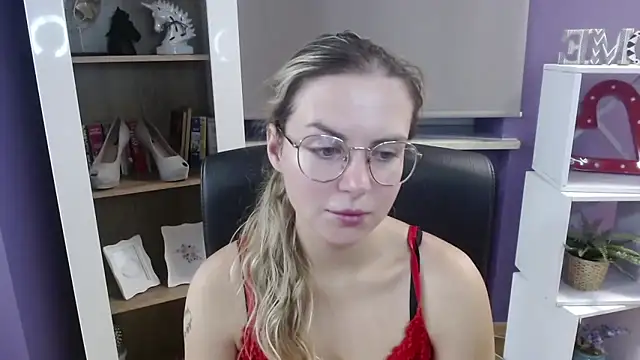 Snapshot of Zoey_Erotic chatting on September 17, 2025, 4:25 am Zoey Erotic online show from September 17, 2025, 4:25 am