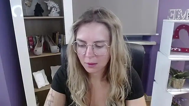 Snapshot of Zoey_Erotic chatting on September 24, 2025, 4:30 am Zoey Erotic online show from September 24, 2025, 4:30 am