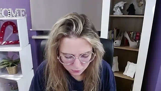 Zoey Erotic online show from November 19, 2025, 5:29 am