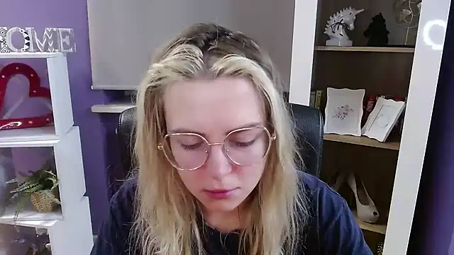 Zoey Erotic online show from February 20, 2026, 5:37 am