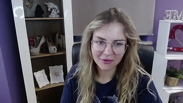 Snapshot of Zoey_Erotic chatting on September 19, 2025, 4:27 am Zoey Erotic online show from September 19, 2025, 4:27 am