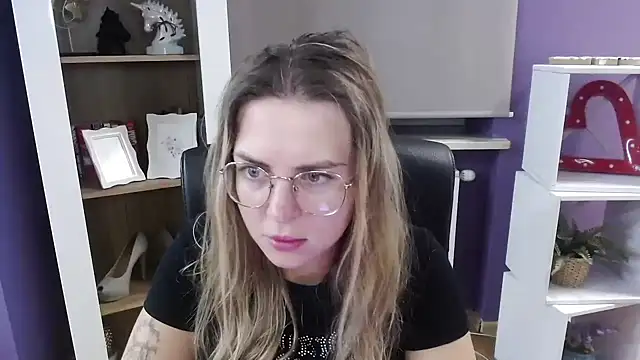 Snapshot of Zoey_Erotic chatting on October 3, 2025, 4:25 am Zoey Erotic online show from October 3, 2025, 4:25 am