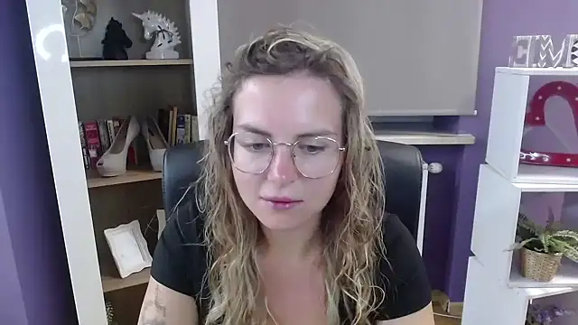 Snapshot of Zoey_Erotic chatting on September 22, 2025, 4:29 am Zoey Erotic online show from September 22, 2025, 4:29 am