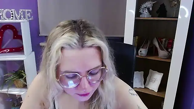 Zoey Erotic online show from February 24, 2026, 5:41 am