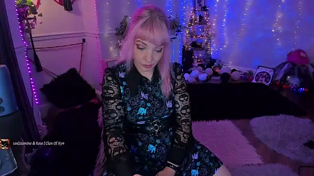 AliceW0lf online show from September 22, 2025, 8:26 pm