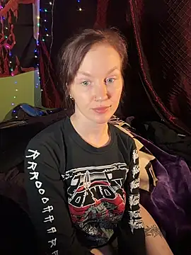 courtneyoccult online show from November 7, 2025, 7:13 am