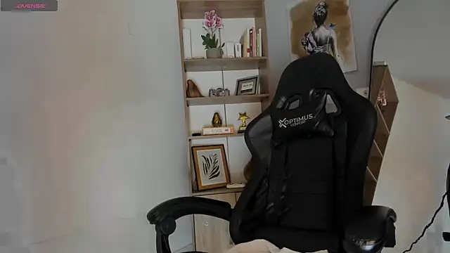 sophia18- online show from October 10, 2025, 9:04 pm