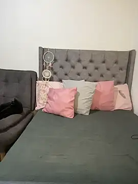 Snapshot of Kataliina chatting on October 2, 2025, 4:16 am Kataliina online show from October 2, 2025, 4:16 am