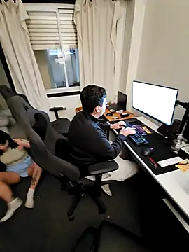 Elnonoykeila77 online show from October 25, 2025, 7:14 pm