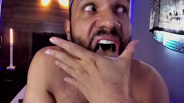 Snapshot of anthonylatynxd chatting on February 9, 2025, 2:29 pm anthonylatynxd online show from February 9, 2025, 2:29 pm