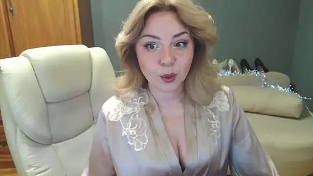 Snapshot of Cute_sun chatting on October 12, 2025, 9:43 am Cute sun online show from October 12, 2025, 9:43 am