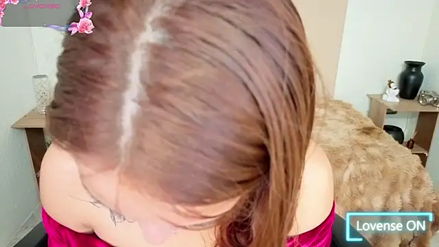 AnisiaFarina online show from October 25, 2025, 11:42 am