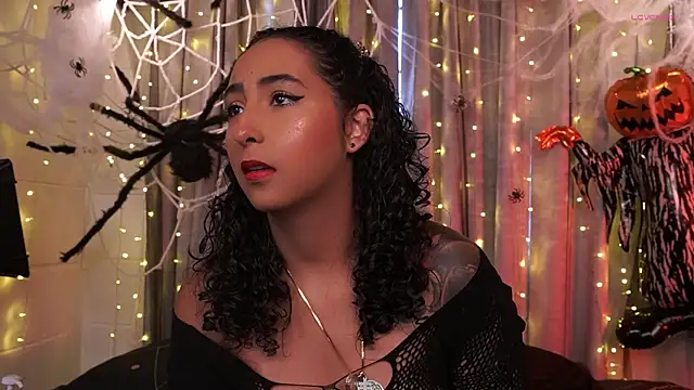 Snapshot of agatha_collins_ chatting on October 8, 2025, 7:25 pm agatha collins  online show from October 8, 2025, 7:25 pm