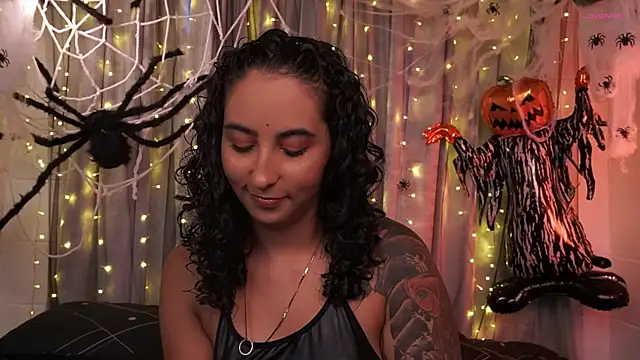 Snapshot of agatha_collins_ chatting on October 7, 2025, 7:15 pm agatha collins  online show from October 7, 2025, 7:15 pm